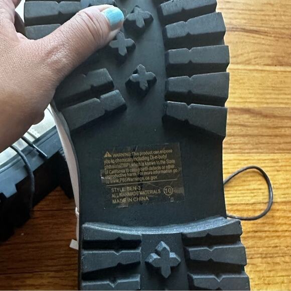 Weeboo White Combat Boots Size 10 – Minimal Wear, Bold Street Style - Picture 10 of 10